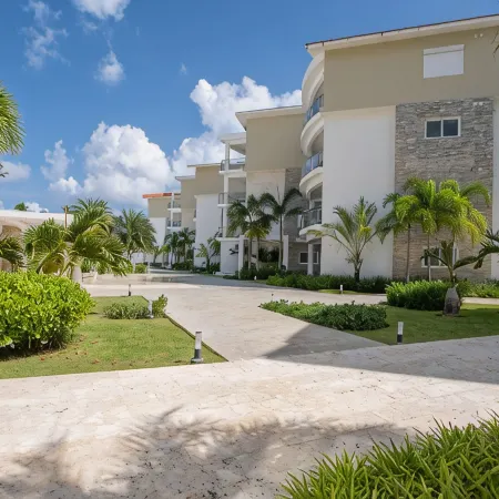 Charming & Relaxing Pool View Apartment at Playa Coral / Beach Access & Balcony