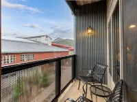 Amazing Unit!  Sleeps 5. Swim or Ski out your front door. On site at Silver Mt. Hotels in Kellogg