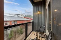Amazing Unit!  Sleeps 5. Swim or Ski out your front door. On site at Silver Mt.