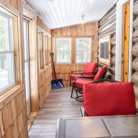 Two Bedroom Cabin with Hot Tub and Fireplace.