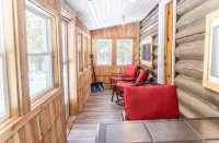 Two Bedroom Cabin with Hot Tub and Fireplace.