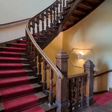 XXL vacation room with bathroom in an Art Nouveau villa for 1-4 people in the city center