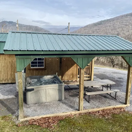 Cozy Tiny Cabin with Hot Tub, 3 Minutes to Seneca Rocks Park Entrance
