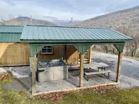 Cozy Tiny Cabin with Hot Tub, 3 Minutes to Seneca Rocks Park Entrance