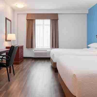 Signature Stay Inn & Suites - Downtown Hamilton Rooms