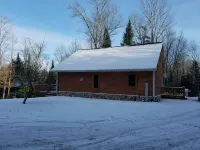 Seney Cabin with hot tub - Hytter