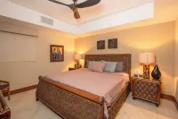10th Floor Beachfront Luxury Condo Bayview Grand - homestay
