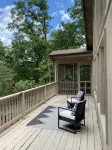 Peaceful Pines, luxury 4-bed, mid-century cabin