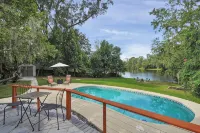 Mid-Century Boho Chic home with Pool, Game Room & Outdoor Playhouse. - プライペートプール