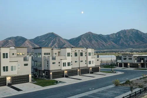 Charming 3-bedroom townhome with WiFi, AC in lovely small community - 4-Star