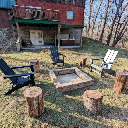 Nido Cabin - Close to attractions, Hot Tub, Game Room, Massage Chair