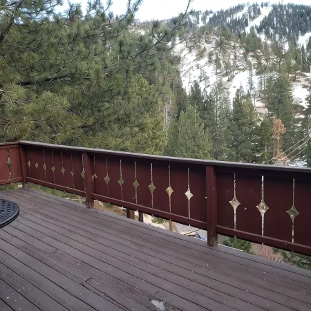 NORTH LAKE TAHOE VACATION RENTAL WITH SKI AND MOUNTAIN VIEWS, HIKE & BIKE TRAILS
