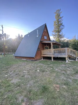 Perfect outdoorsman retreat!  Centered around many lakes and public access areas