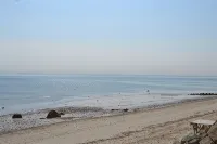 Plymouth Home, Pond and Private Beach Access - 방갈로