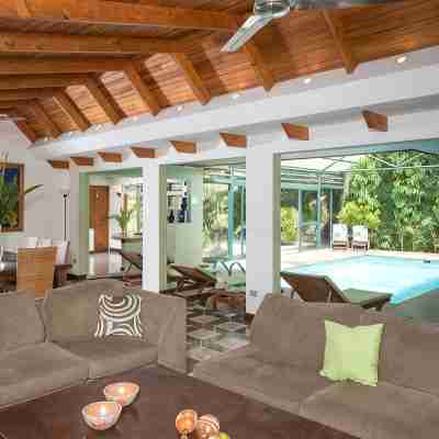 4BR Casa Peces Santa Ana, Private Indoor Pool & Sauna! Fitness & Recreational Facilities