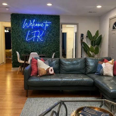 Funkytown Loft: 4BR, 2BA on Mass St, Steps to Dining & Entertainment