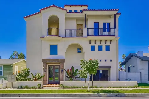 New Spanish Style Townhome Just Blocks to the Beach with Panoramic Ocean View - Balkoner