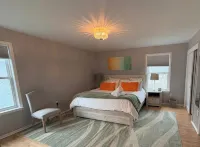 Ground-Level Bed and Bath! Well Equipped Beautiful Backyard and Near the Beach. - balcony