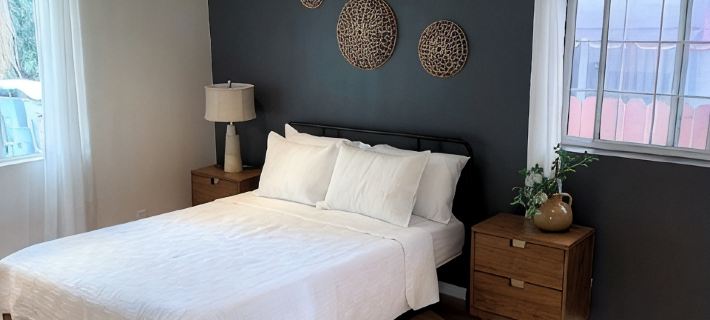 Stylish 2BR Home in LA close to, Universal Studios, Dodgers; AND Private Parking Hotels in Glendale