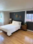 Stylish 2BR Home in LA close to, Universal Studios, Dodgers; AND Private Parking - 3-Star