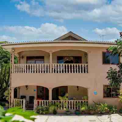 Chez Benoit Self Catering Hotel Exterior