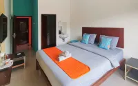 Sans Hotel Ava Palangkaraya by RedDoorz - Parkplatz