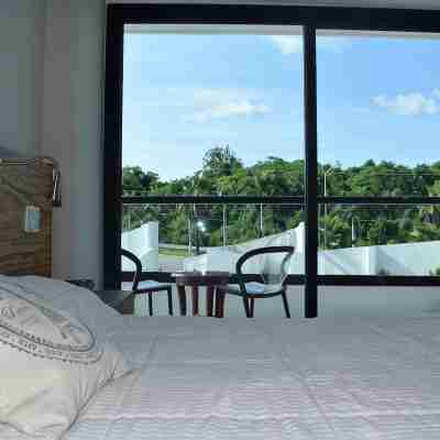 Beautiful Beach front Condo with pool and Espectacular ocean views Rooms