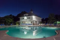 Birchmont Townhouses - Swimmingpools