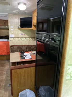 Beautiful Camper on a country road. - Homestays