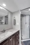 Tiny House with Loft Bed, Kitchenette, Parking in a Quiet Downtown Neighborhood - Apartments
