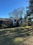 2Br, 2 King Beds, 1 BA, and Kitchenette in Lakeside Home in Greenwich. - Wifi