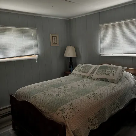 KD CottagesPrivate 2-bedroom tan cottage on Dunnings Creek, in Bedford County