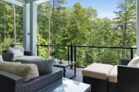 LakeHome on the Water, Luxury Sleeps 18, Pool, Dock, Beach, Close to Clemson