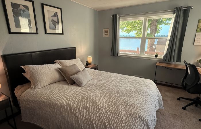 Cozy Lake Escape - Hot Tub, Sauna, Fire Pit, Kayak/Canoe & More