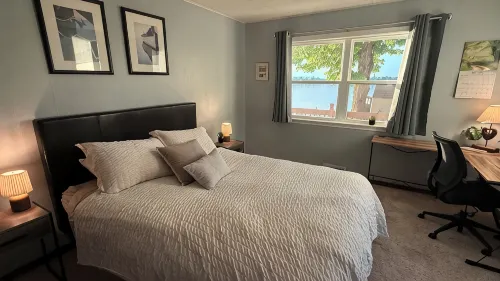 Cozy Lake Escape - Hot Tub, Sauna, Fire Pit, Kayak/Canoe & More - WiFi