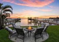 On the Gulf! Luxury 4/3 with 2 Master Bedrooms, Pool and Spa and Dock! - 4-Star