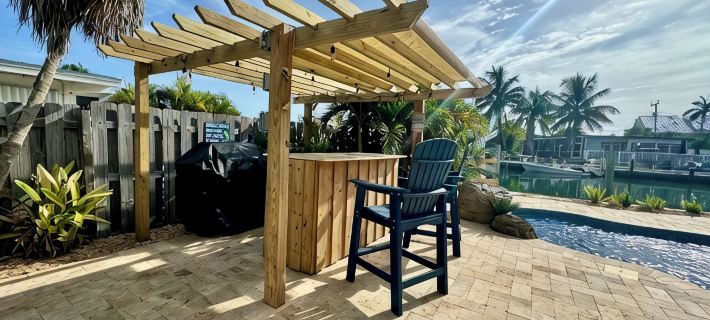 SC2- Southern Comfort Two  at 250 11th St.in Kcb. Private Pool, Tiki Bar & Dock Hotels in Marathon