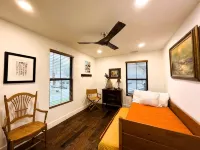 Casa Delmar! in the Heart of Sgf! Right by MSU