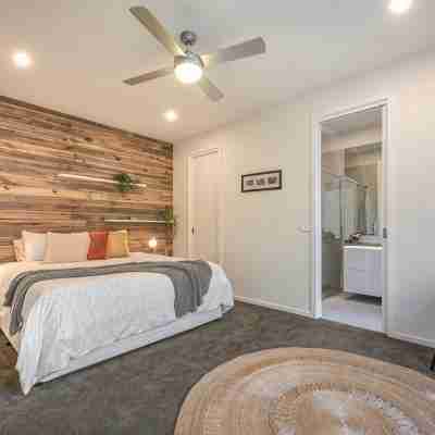 Close to the Coast & GMHBA stadium Belmont Rooms