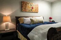 1-bedroom apartment, sleeps 4, in lovely Pilot Mountain-walk to Main st! Unit 2