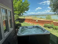 5-Bedroom Pet-Friendly Lake Home with Mountain View - 4-Star