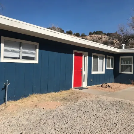 Paradise Cove House snuggled in the Canyon 15 minutes from town.