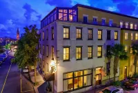 Andrew Pinckney Inn - parking