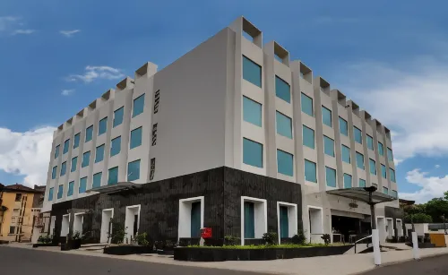 Hotel Platinum - บริการรถรับส่ง