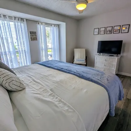 3-Min Walk to Beach! Quiet Coastal Style End Unit w/Renovated Pool & Tennis,