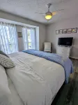 3-Min Walk to Beach! Quiet Coastal Style End Unit w/Renovated Pool & Tennis, - 4성급