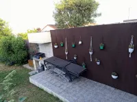 Cosy house close to beaches and shops. garden, above-ground pool, terrace