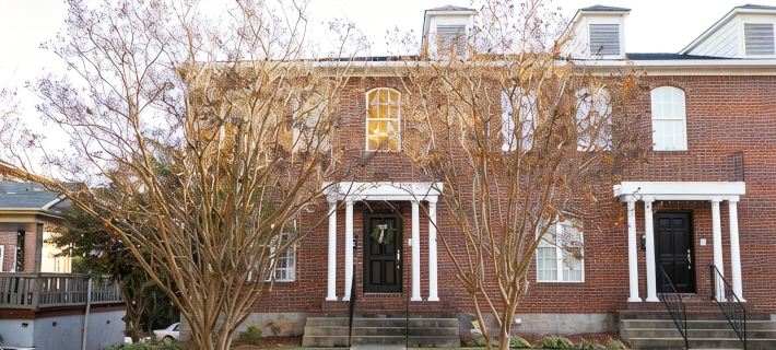 Beautiful 4-Bedroom Condo with WiFi, AC in Fabulous Florence Downtown Near Una Hotels in Florence
