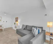 Key Biscayne Gem — Steps to Beach, Pool Views, King Bed, Parking - Wifi