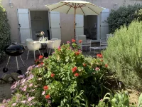E PIAZZE. T2 TERRACE AND GARDEN WIFI PRIVATE PARKING.